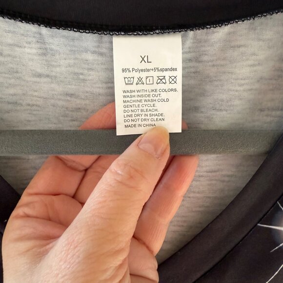 Music Note Graphic Top Size XL Black Short Sleeve Performance Tee V Neck - Picture 3 of 9